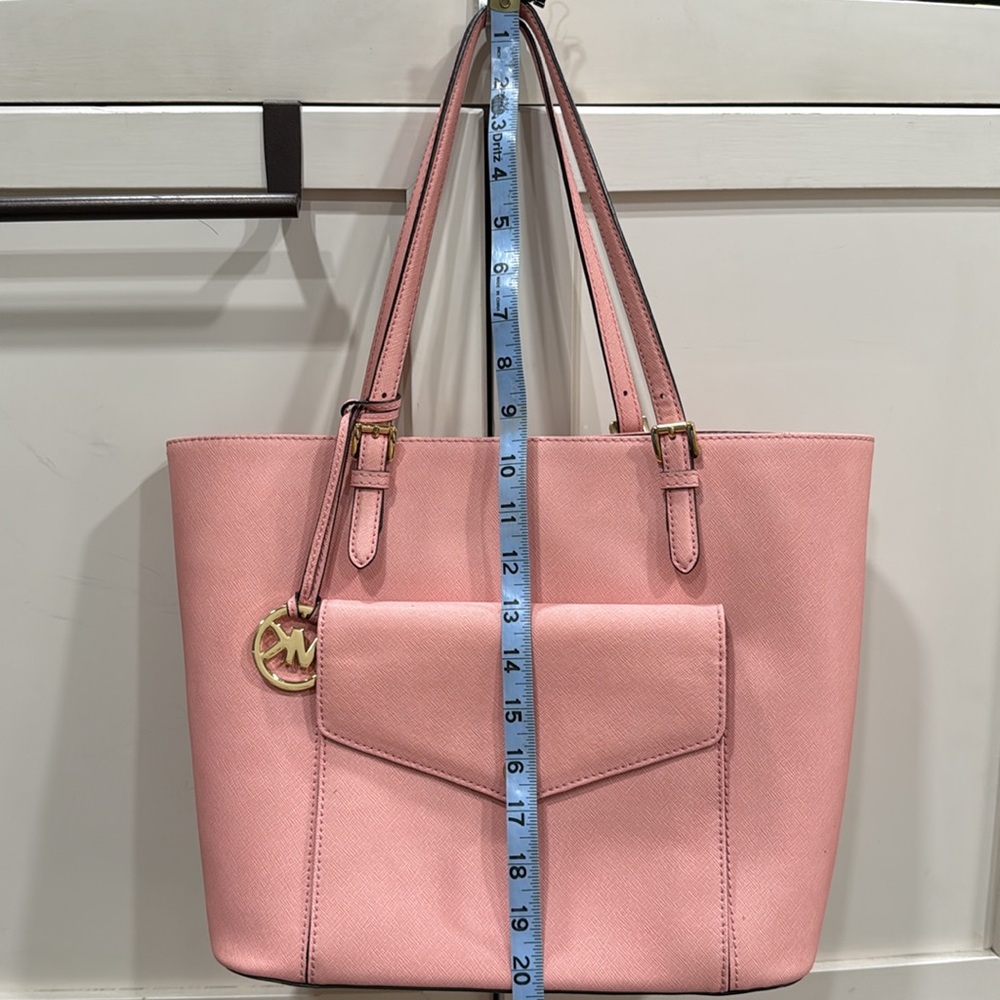 Michael Kors (MK) Pink Bag
Gently used great for work or play - Picture 13 of 15